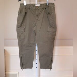Coldwater Creek cropped cargo pants olive 12 zippers pockets utility natural fit